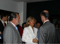 Rafael Lamas, Mara Teresa Arredondo y Manuel Lamela charlando durante una pausa